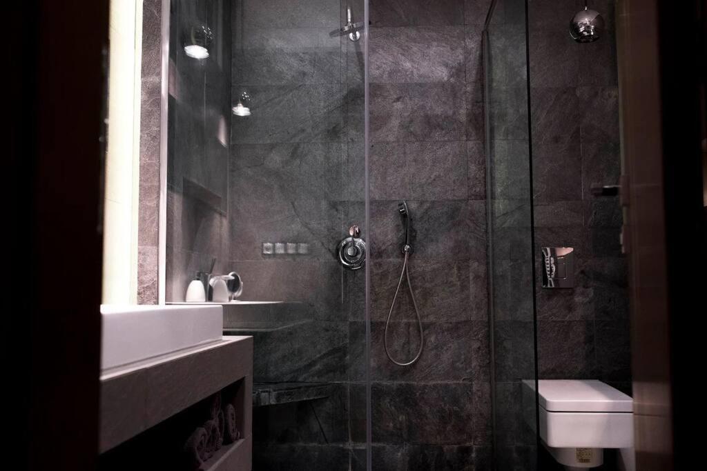 Evergreen - Old Town Spacious Stylish Apartment With Ac And One And A Half Bath, Baby & Kid- Friendly Братислава Экстерьер фото