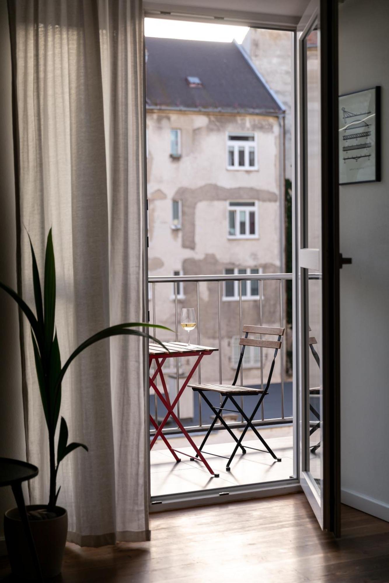 Evergreen - Old Town Spacious Stylish Apartment With Ac And One And A Half Bath, Baby & Kid- Friendly Братислава Экстерьер фото